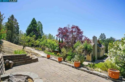 680 Gwen Ct, Danville, CA 94526-2833
