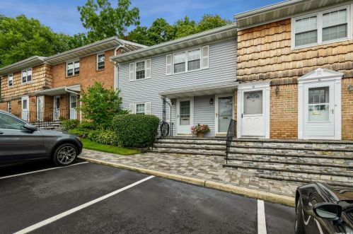 5 Anchorage Ln, Muttontown, NY 11771-2723