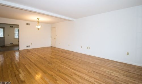 517 Hunter Ave, Scotch Plains NJ  07076-1604 exterior