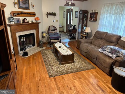 8 Field Ct, North Hanover, NJ 08562-1825