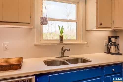 374 Shr Rd, Bybee VA  22963-5236 exterior