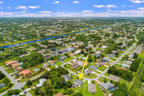 977 Sarto Ln, Fort Pierce FL  34953-2676 exterior