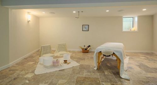 457 Lake Rd, Tuxedo Park NY  10987-4108 exterior