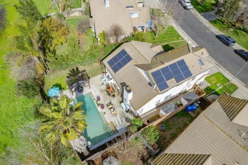 8856 Hiddenspring Way, Elk Grove CA  95758-6153 exterior