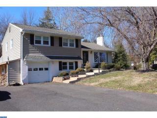 230 Forrest Dr, Chalfont, PA 18914-3118