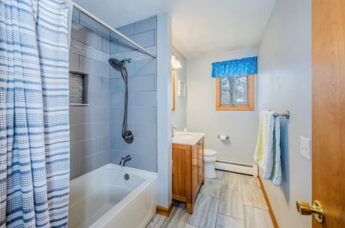 107 Allenton Rd, North Kingstown RI  02852-5914 exterior