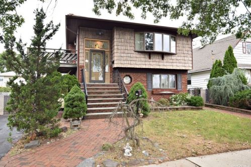 250 Lucille Ave, Floral Park, NY 11003-3413