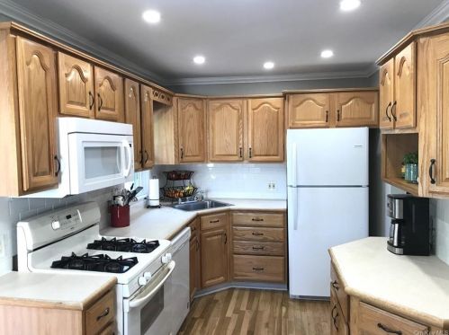 611 Arlington Rd, Babylon, NY 11704-7217