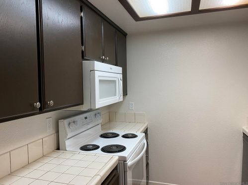 4452 Mentone St, San Diego CA 92107-1066 exterior