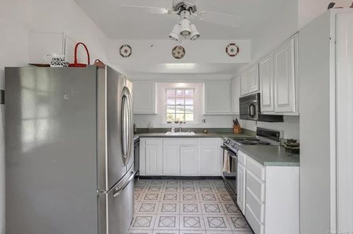 3 Hemlock Dr, Mahopac NY  10541-5357 exterior