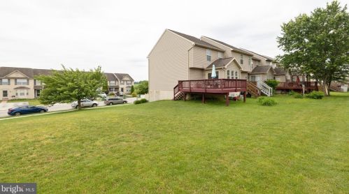 140 Sara Ln, Hanover, PA 17331-8668