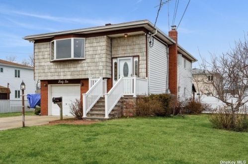 46 Hampton Rd, North Lindenhurst, NY 11757-6719
