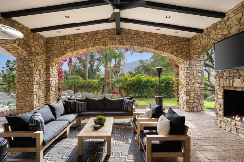 12 Clancy Ln, Rancho Mirage CA  92270-4501 exterior