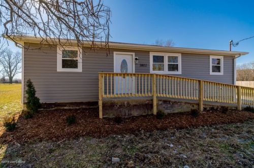 3802 Old School House Rd, Louisville, KY 40229-1952