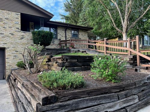 1916 Kensington Dr, Waukesha, WI 53188-5620
