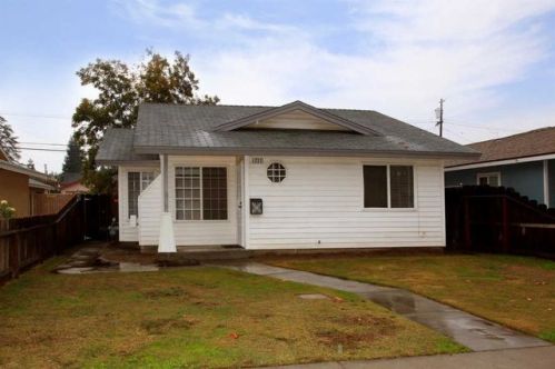 731 Woodworth Ave, Clovis, CA 93612-1850
