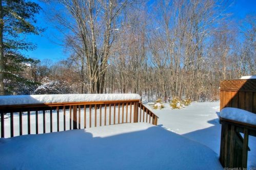 17 Fieldstone Ct, North Haven CT  06473-2888 exterior