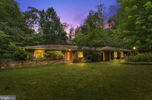 6632 Tansey Dr, Falls Church, VA 22042-4017