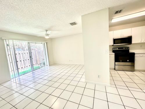 940 Cypress Way, West Palm Beach, FL 33406-7597