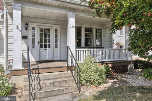 126 Cedar St, Carlisle PA  17013-2201 exterior
