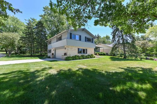 4144 Menomonee Riv Pkwy, Milwaukee WI 53222-1135 exterior