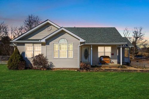 920 Muddy Creek Rd, Berea, KY 40403-9624