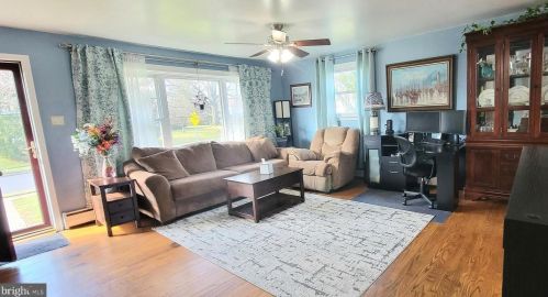 123 Maple Ave, Willow Grove PA  19090-2902 exterior