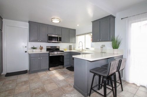 2241 Ravenna St, Simi Valley CA  93065-2737 exterior