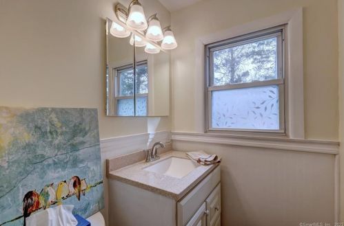 25 Wayne Rd, Milford CT  06460-3843 exterior