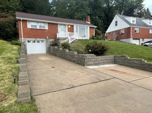 34 Barton Dr, Pittsburgh, PA 15221-2518