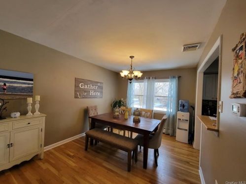 10 Lincoln Dr, Washingtonville NY  10992-1229 exterior