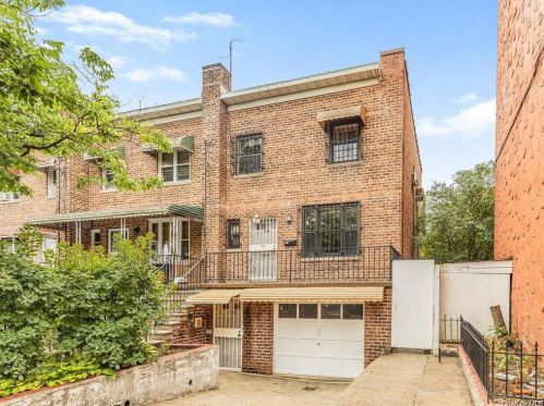 4634 Carpenter Ave, Bronx, NY 10470-1422
