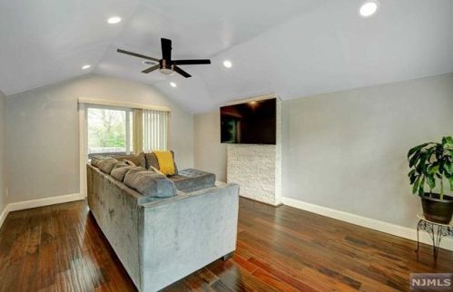 20 Highland Ave, West Milford NJ  07480-3855 exterior