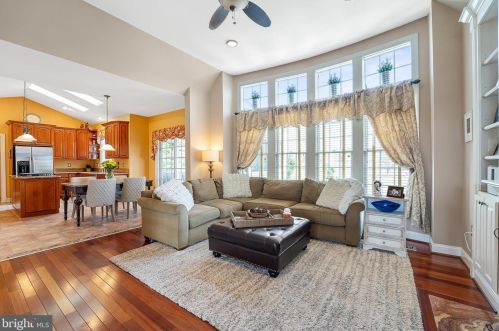 42306 Big Spg Ct, Leesburg VA 20176-6289 exterior