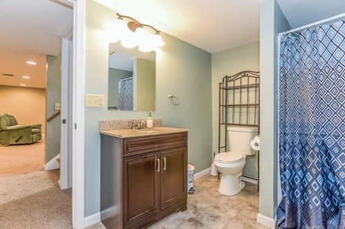 15 Country Club Dr, Gales Ferry CT  06339-1714 exterior