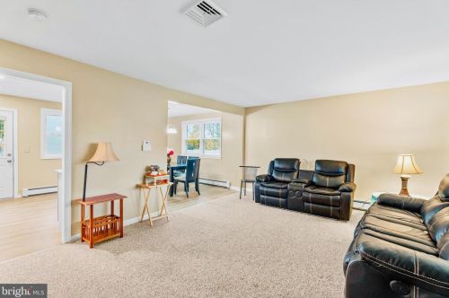 84 Franklin Corner Rd, Lawrence Township NJ  08648-2102 exterior