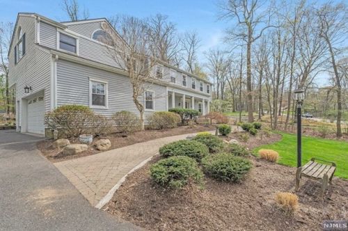 57 Valley View Ter, Montvale, NJ 07645-1022