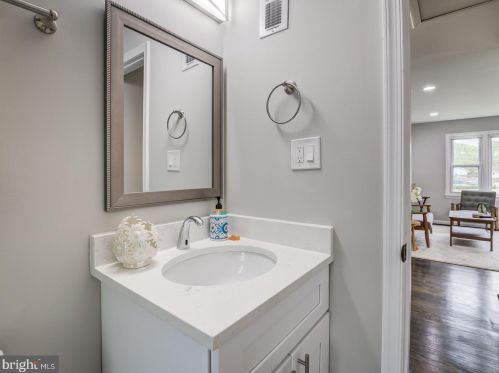 8813 Lagrange St, Lorton VA 22079-1643 exterior