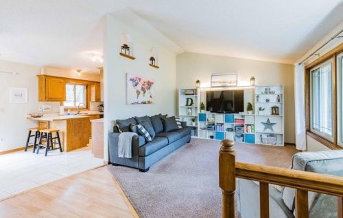 1030 Lantern Ln, Lino Lakes, MN 55014-1335
