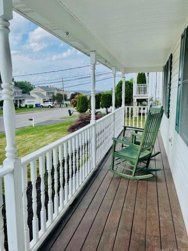 77 Ridgeland Dr, Waterbury, CT 06708-1562