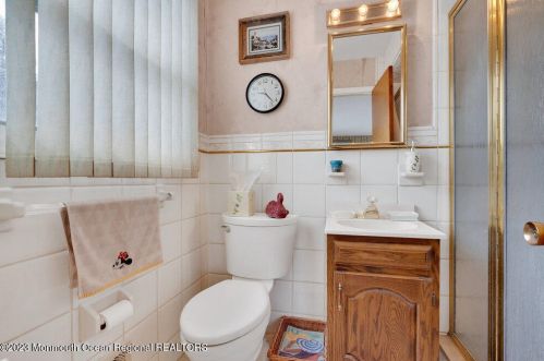 10 Webster Dr, Hazlet NJ 07730-1444 exterior