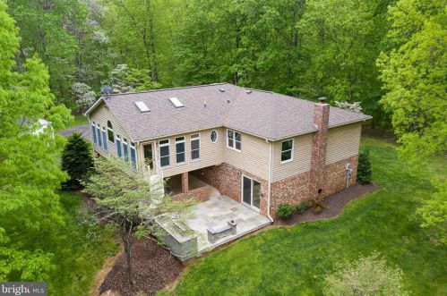 10085 Fox Hound Dr, Nokesville VA  20181-1431 exterior