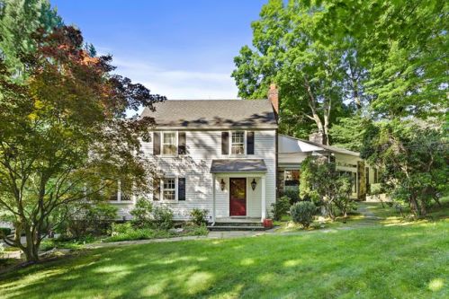 247 Stone Hill Rd, Scotts Corners, NY 10576-1424