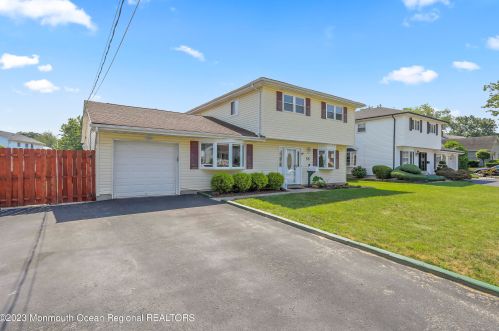 55 Cresci Blvd, Hazlet, NJ 07730-1168