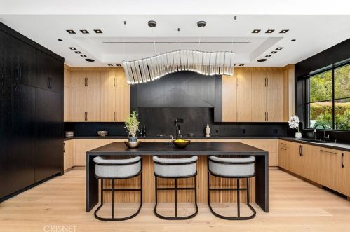 4508 Haskell Ave, Van Nuys CA  91436-3148 exterior