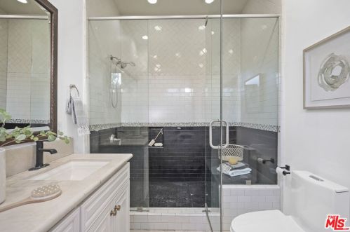 12202 Hartsook St, North Hollywood CA  91601-3961 exterior