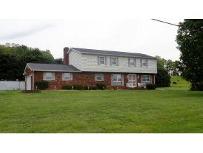 213 Holston Dr, Blountville, TN 37617-5908