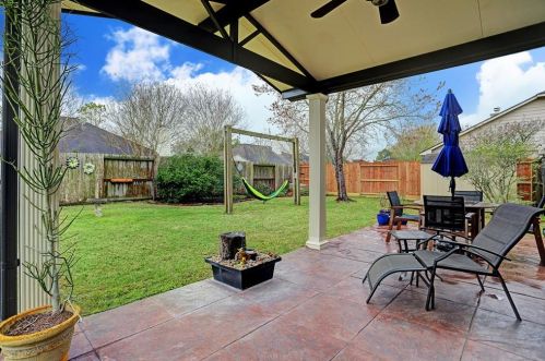 1810 Branch Hill Dr, Pearland, TX 77581-9103