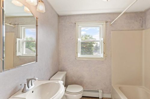 305 Minerva Ave, Cumberland RI  02864-7543 exterior