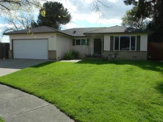 1055 Williams Ct, Hanford, CA 93230-2611